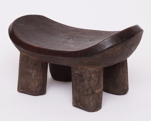 アフリカ セヌフォ 木彫り スツール　椅子