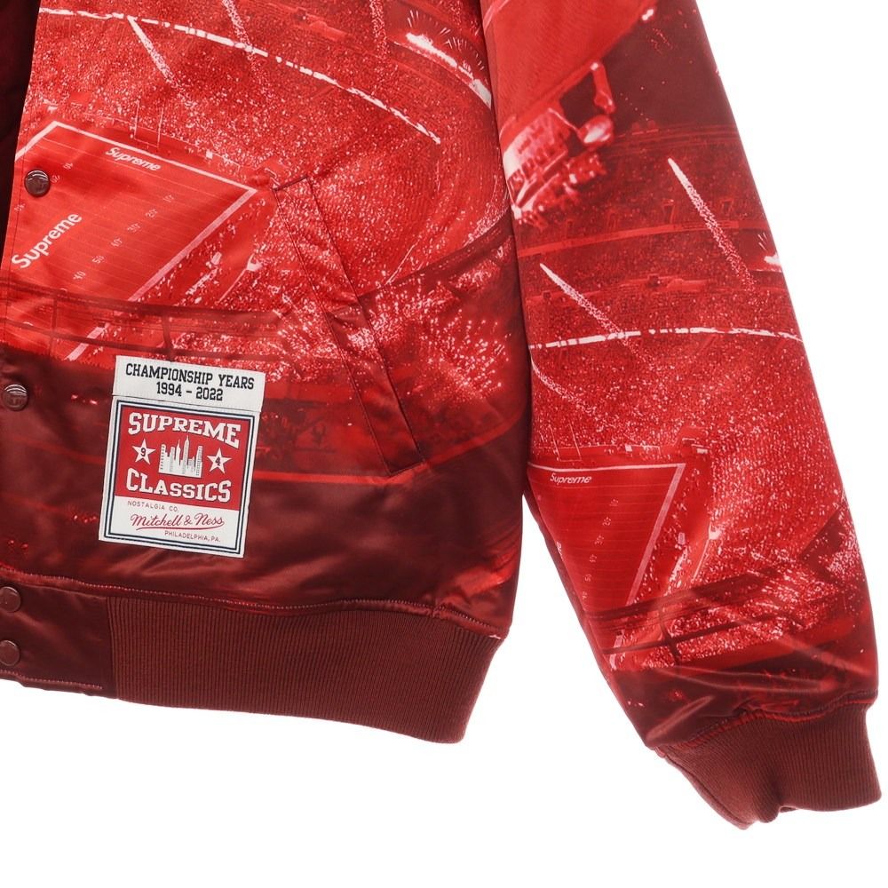 シュプリーム Supreme 2022年春夏 Mitchell & Ness Stadium Satin Varsity Jacket ポリエステル 中綿ブルゾン バ―シティジャケット レッド【サイズXL】【メンズ】