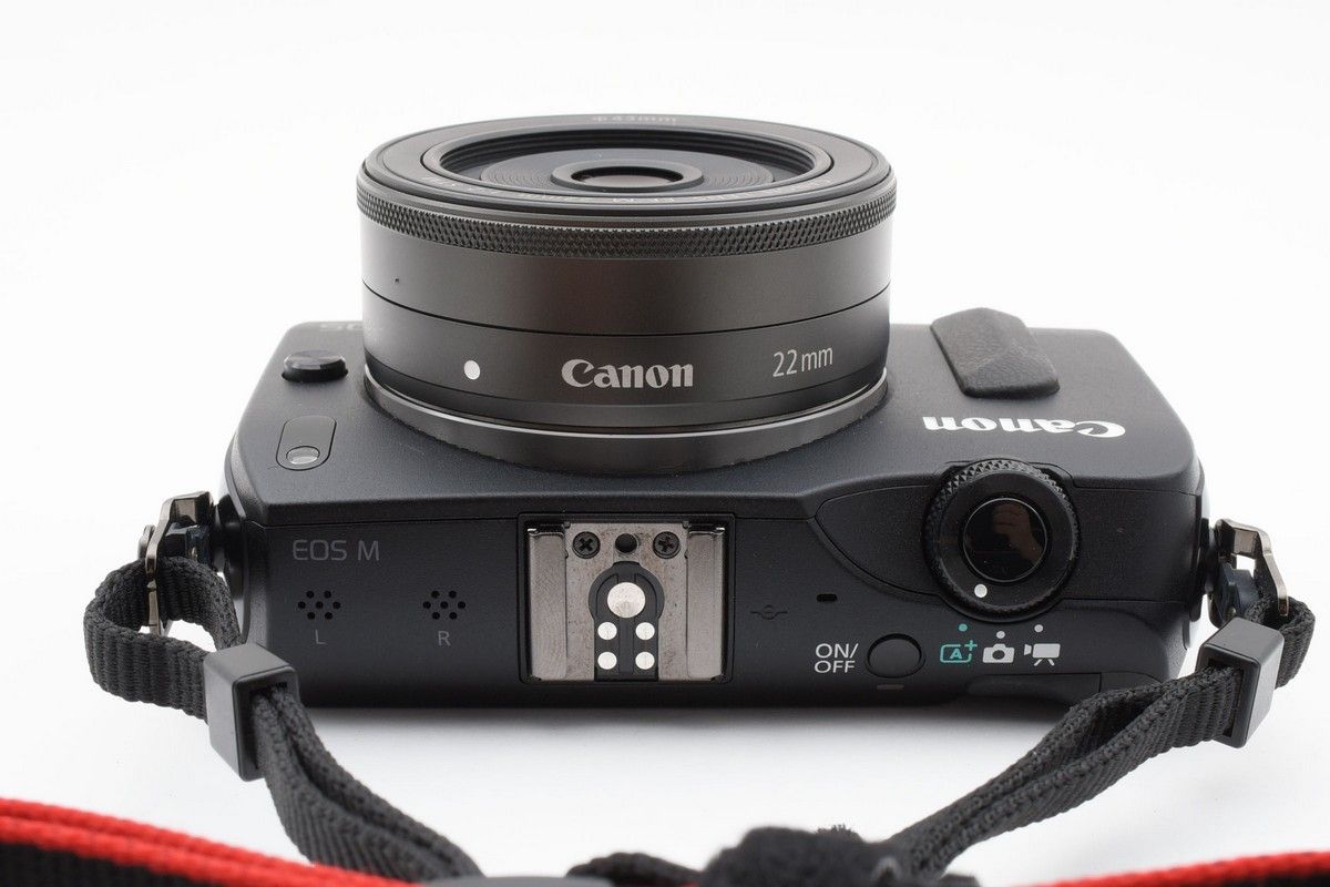 トレリス】【中古】(良い)Canon ミラーレス一眼カメラ EOS M2 ダブル