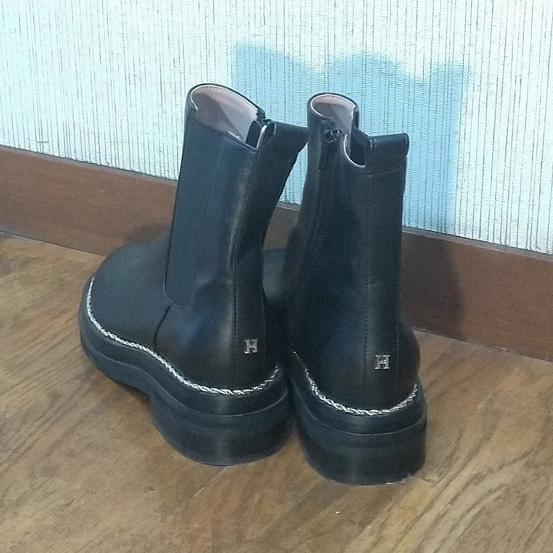 新品未使用品 Herlipto Chelsea Chain Ankle Boot Chelsea Chain Ankle Boots サイドゴア ショ－トブーツ Her lip to