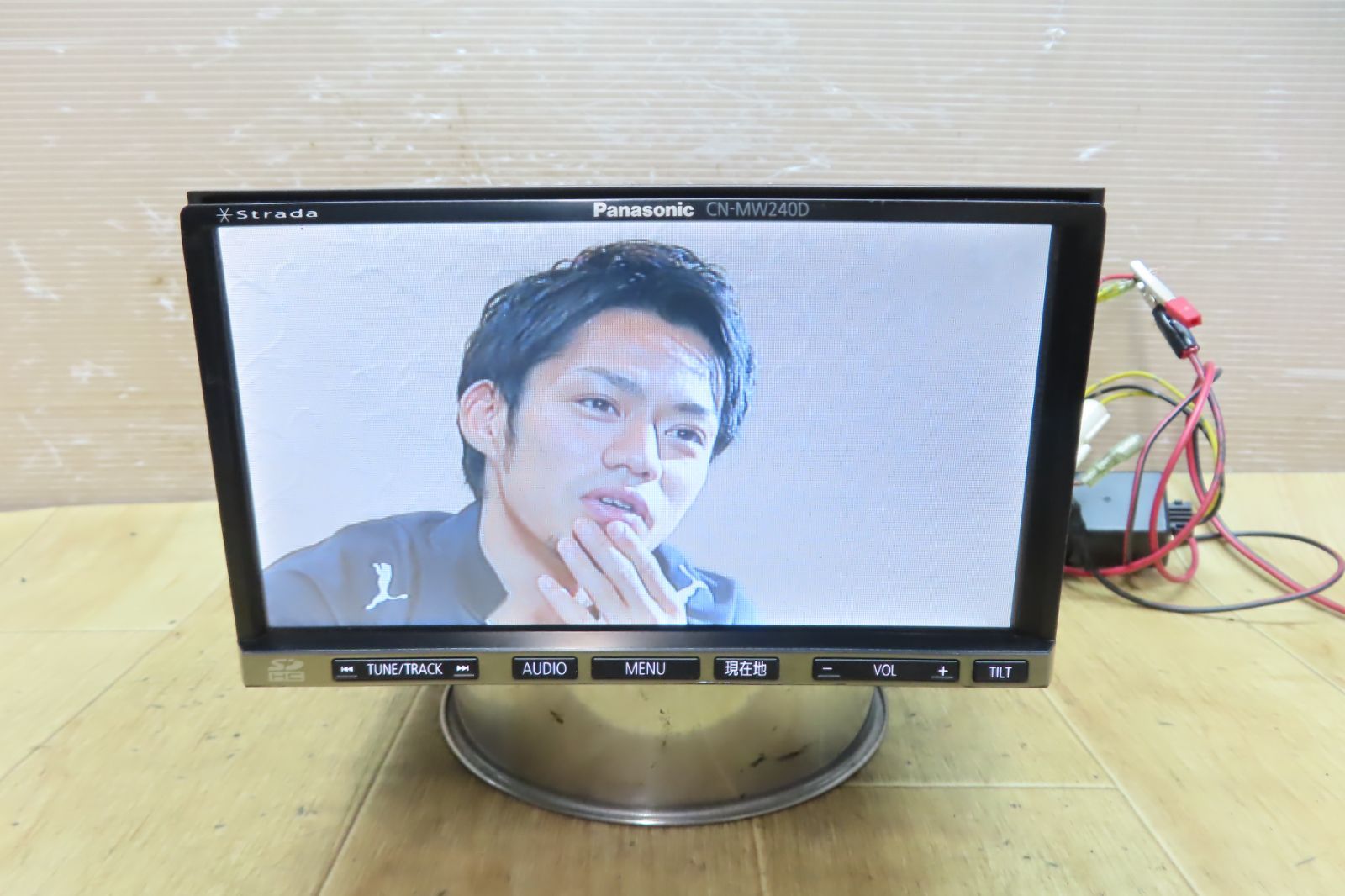 パナソニック CN-ＭＷ240D フルセグ メモリーナビ 地図バージョン2012年 Panasonic フルセグメモリーナビ CN-MW240D ジャンク扱い品