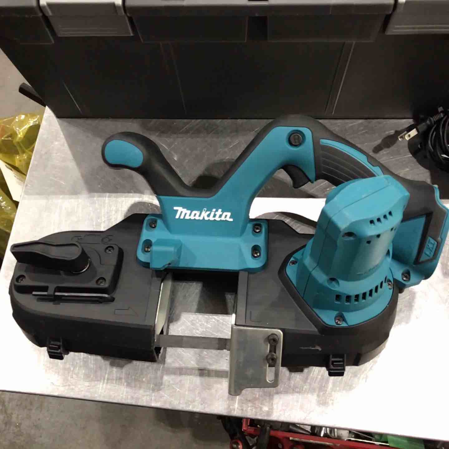 makita コードレスバンドソー