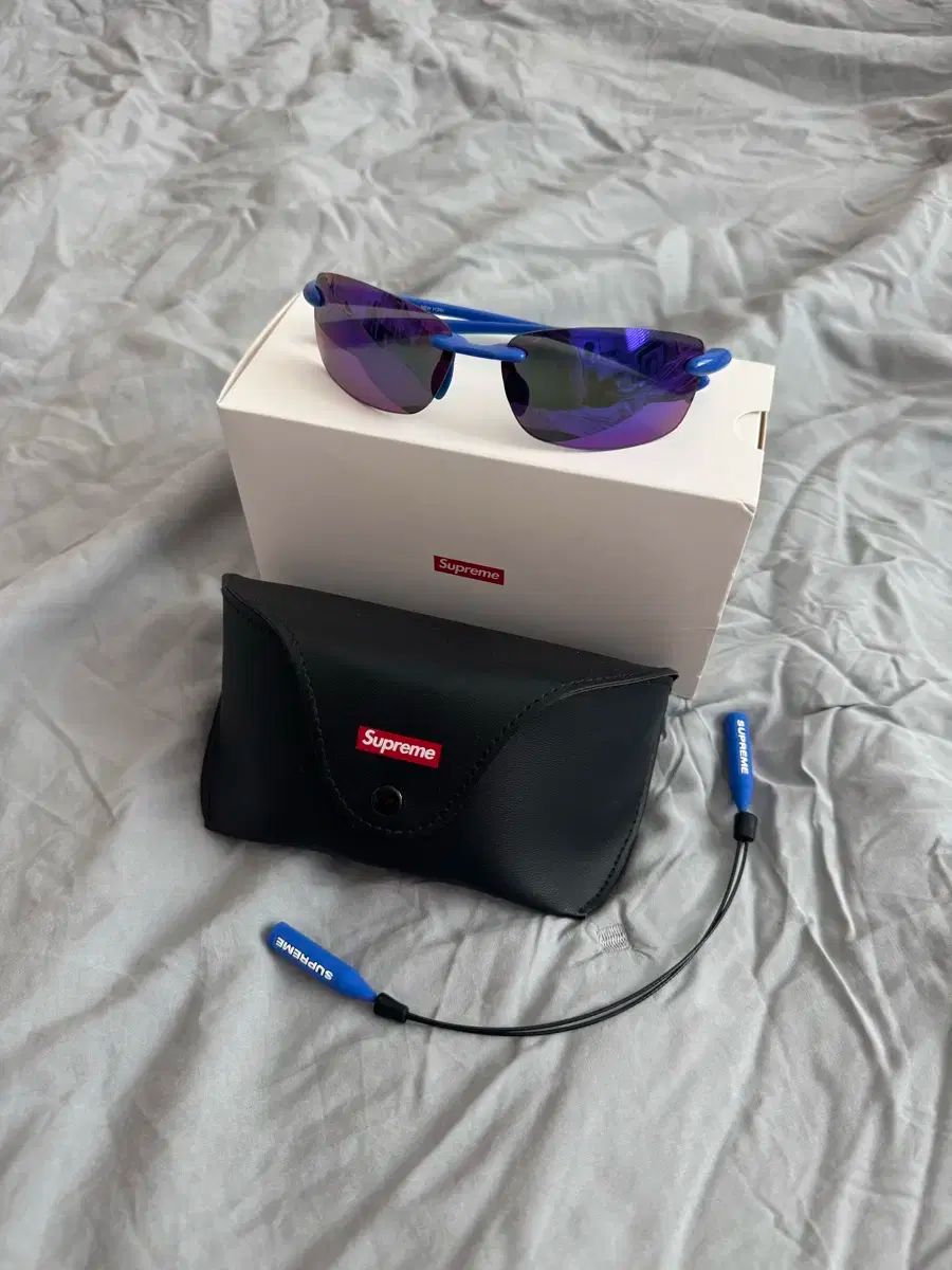 Supreme シュプリーム ヒューズ サングラス