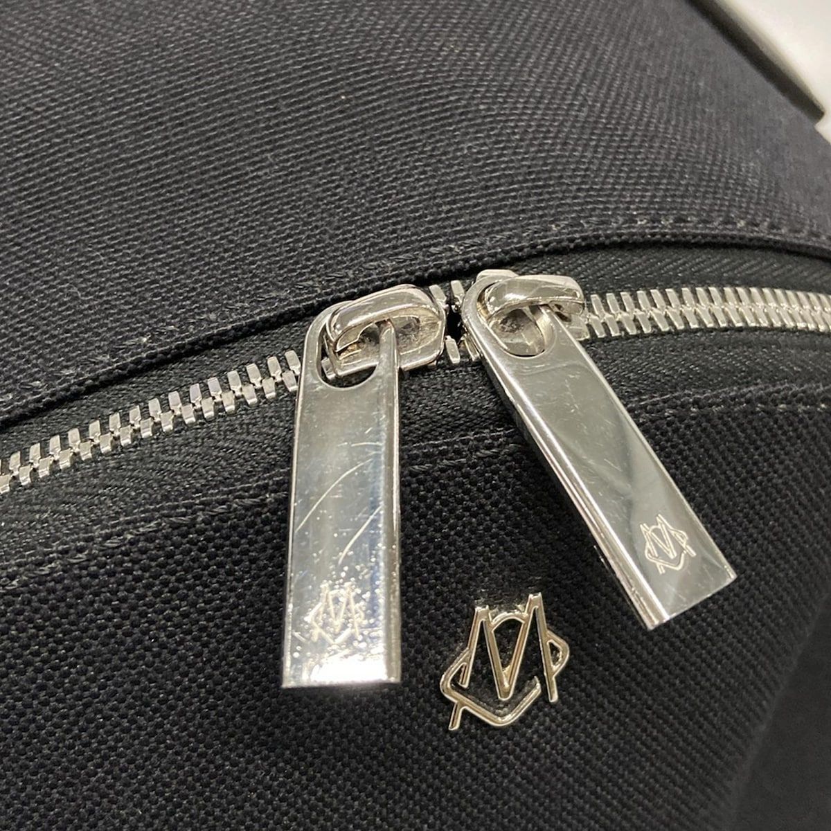 rimowa リュック 黒 RIMOWA(リモワ) リュックサック 黒 レザー Never