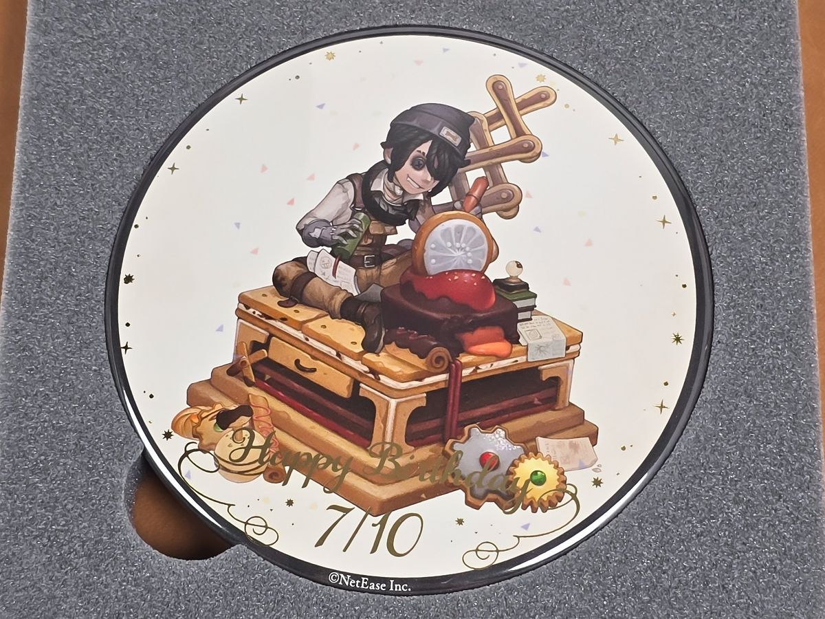 Identity V 第五人格 ダイヤ型カンバッジ(缶バッジ) 「囚人