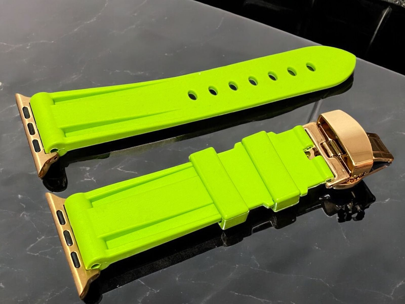 アップルウォッチ ケースカバーApple
