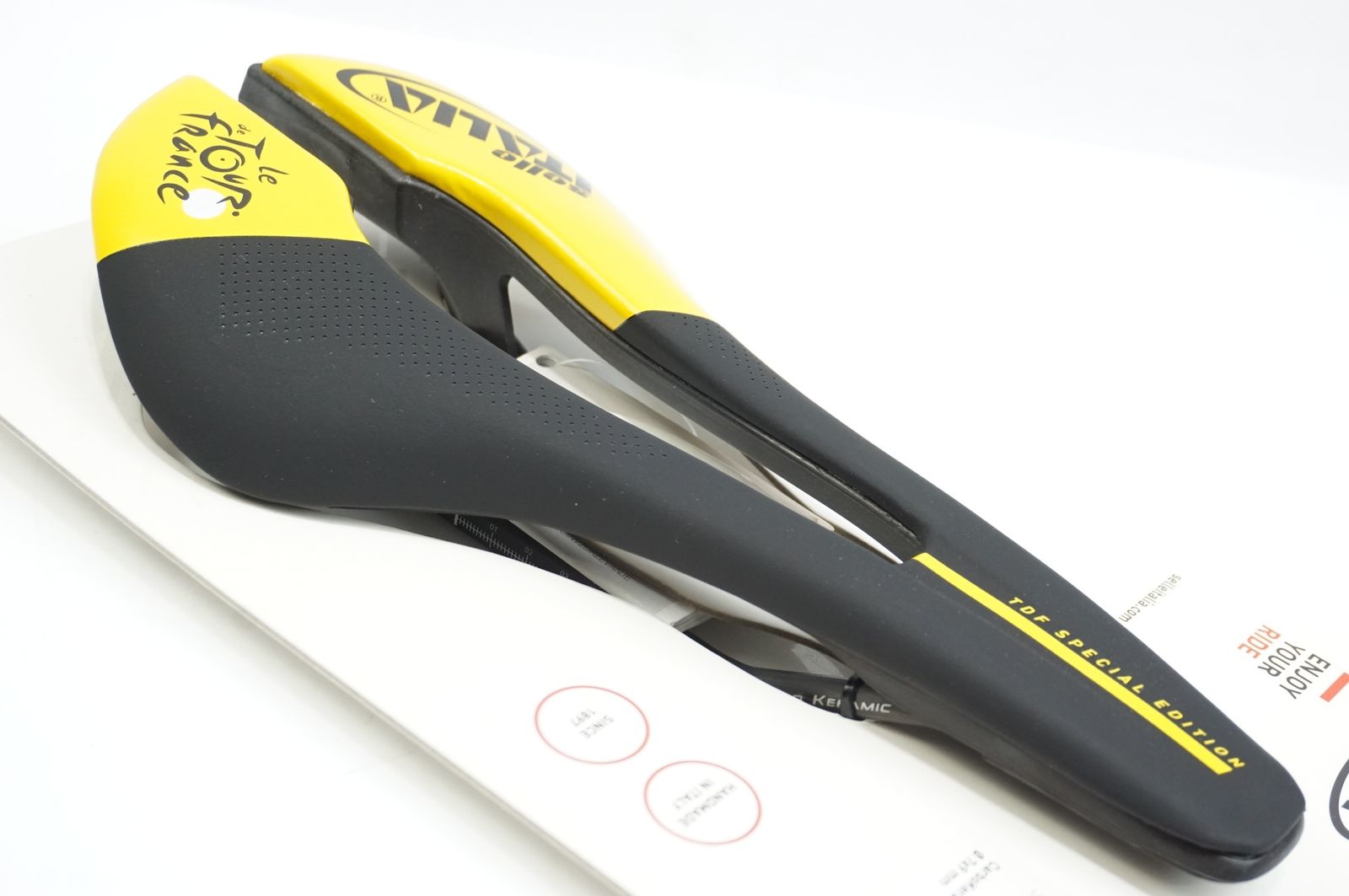SELLE ITALIA セライタリア SP-01 SUPER FLOW KIT CARBONIO TDF EDITION サドル | バイチャリ中目黒店