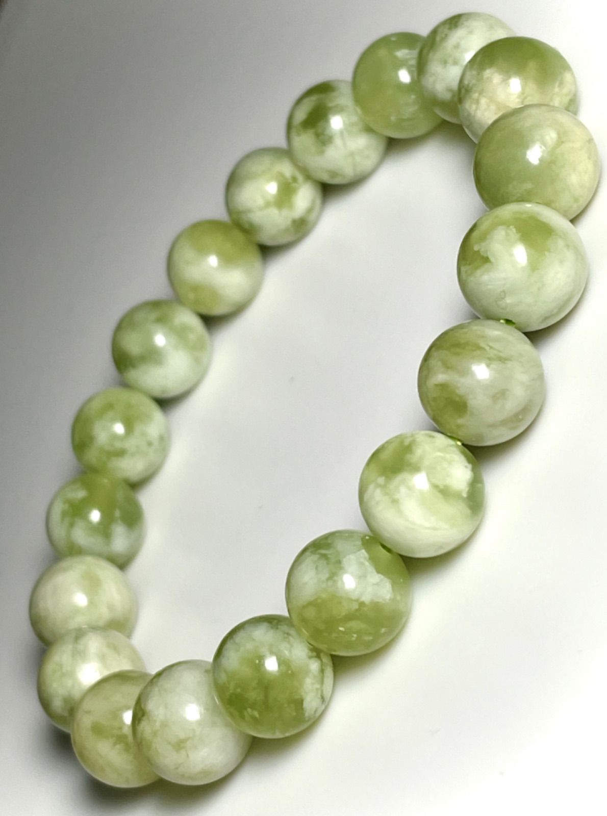 ♡巳年♡蛇紋石♡17ミリUP ふわふわ雪雲マスカットサーペンティン　ブレスレット s-dscf0360.jpg