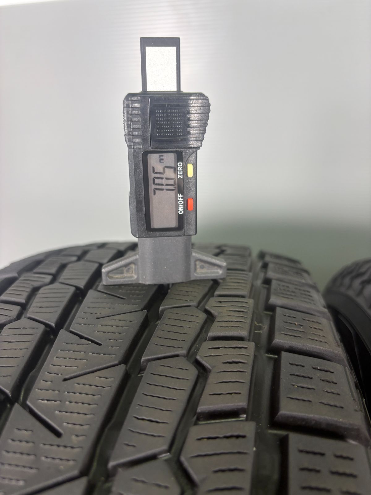 冬タイヤ スタッドレス