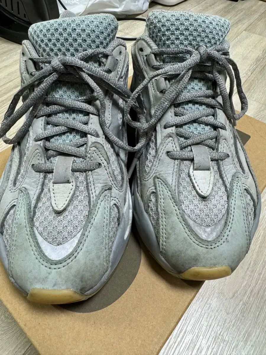 adidas アディダス イージーブースト 700 インネルシア v2