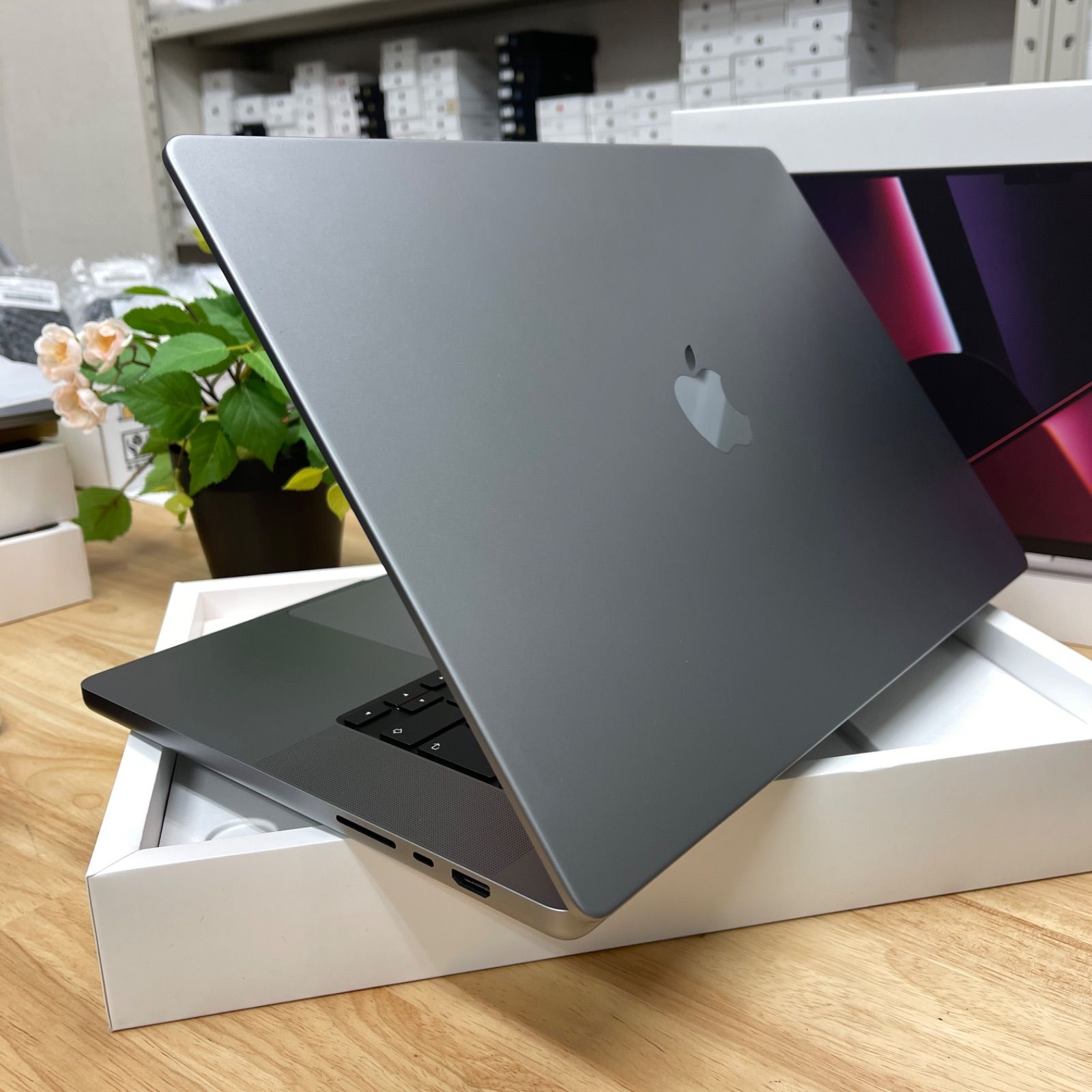 16インチ M2Proチップ