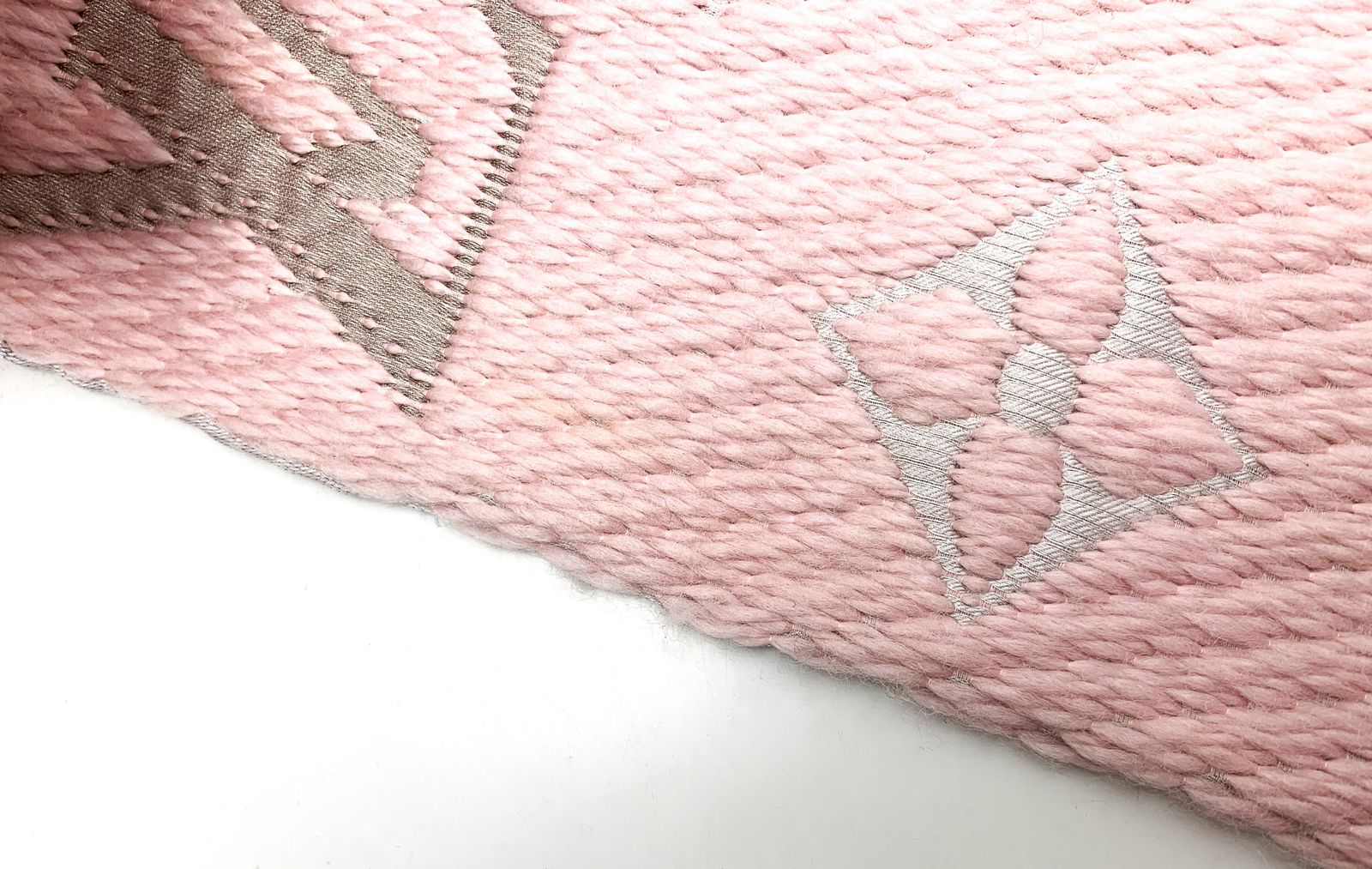 ルイヴィトン エシャルプ・ロゴマニア シャイン モノグラム マフラー ピンク LOUIS VUITTON ルイヴィトン エシャルプ ロゴマニア マフラー