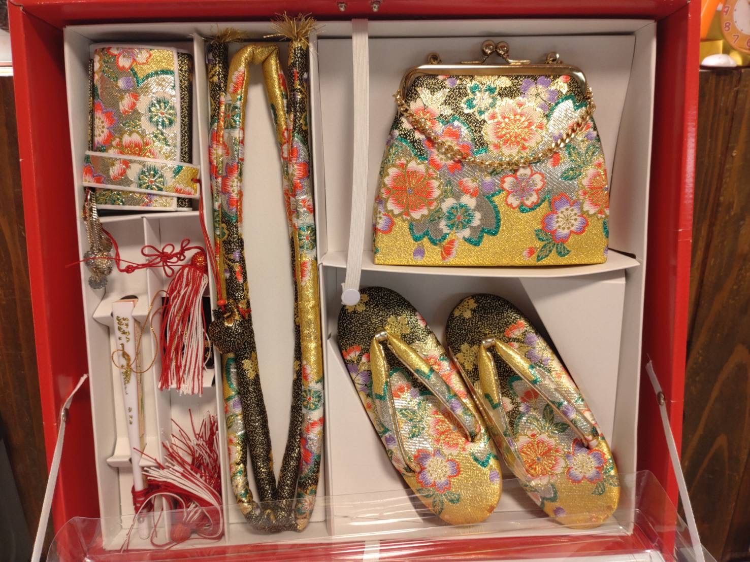 専用です☆お手入れ済み☆正絹縮緬にピンク 友禅の着物単品 貝桶 専用です☆お手入れ済み☆正絹縮緬にピンク 友禅の着物単品 貝桶