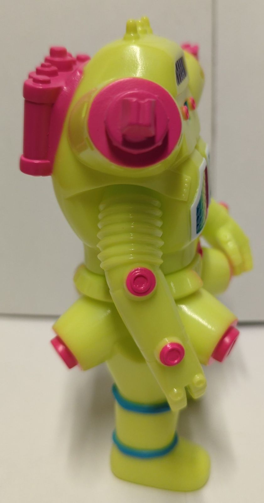 One up KAIJIN ウルトラセブン キングジョー 蛍光イエロー