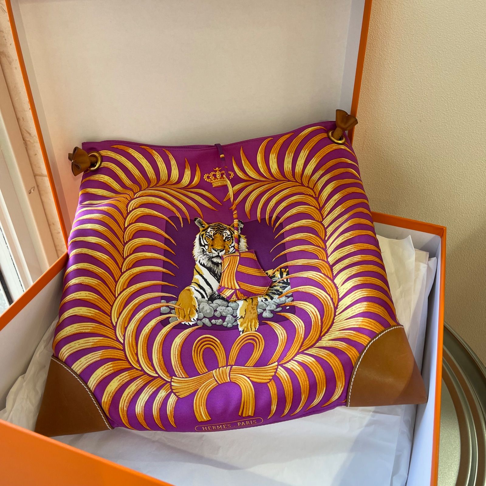 極美品】HERMES エルメスシルキーシティレア王者の虎 極美品】HERMES エルメスシルキーシティレア王者の虎