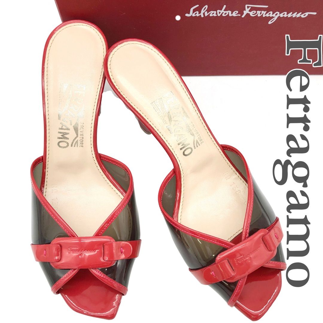 希少❤️ferragamo 22cm/4.5C エナメル 玉虫色 安心のメルカリ便 希少❤️ferragamo 22cm/4.5C エナメル 玉虫色 安心のメルカリ便