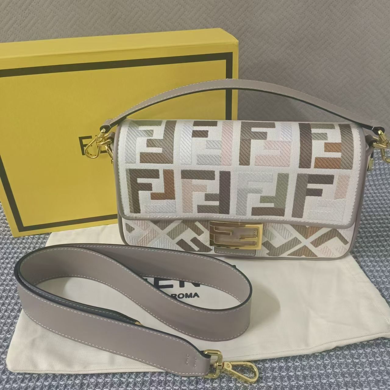 希少美品✨FENDI  ショルダーバッグ  ハンドバッグ