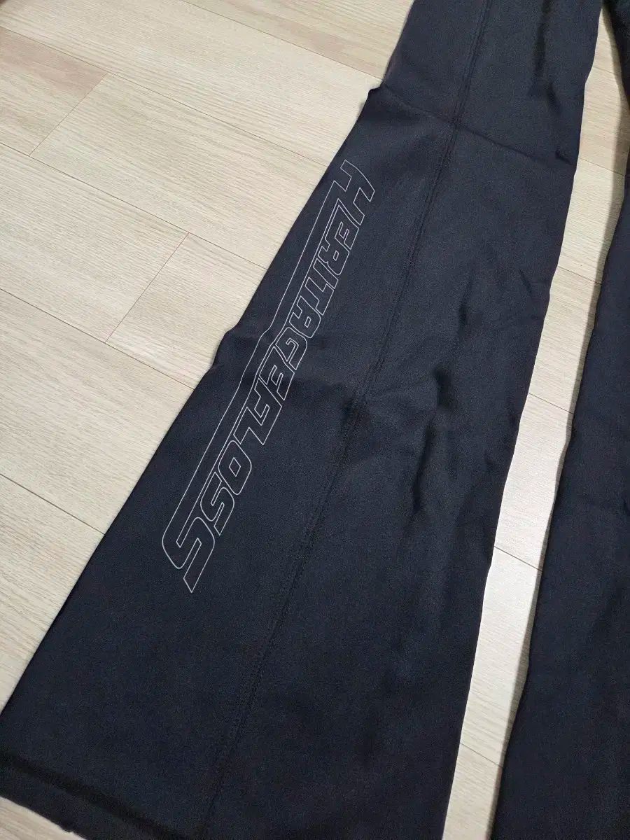 ブーツカットレギンス