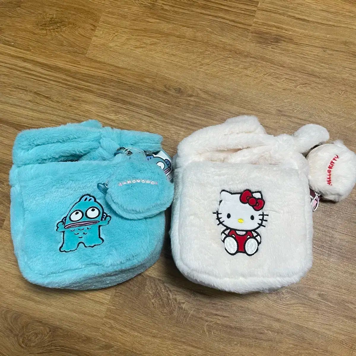 【雷市場（ポンジャン）商品韓国直送】 Sanrio(サンリオ) ファーバッグ 小銭入れ セット キティバッグ ハンギョドン