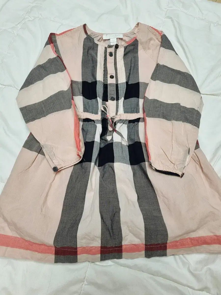 美品♪ 購入 バーバリーチルドレンBURBERRY ポロワンピース 8y 128