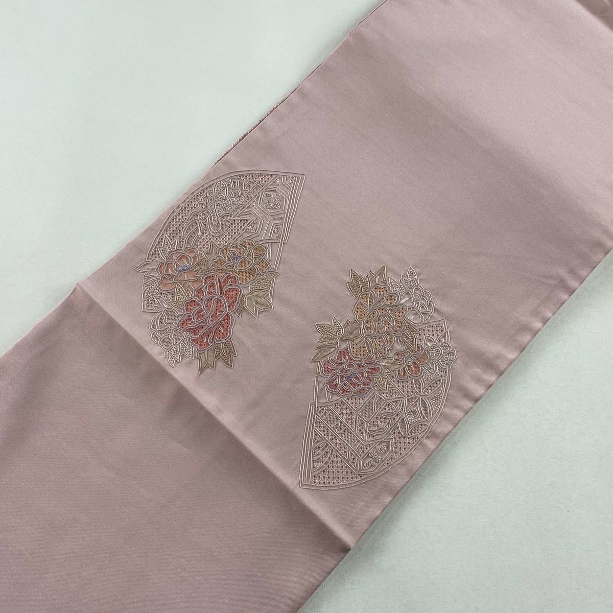 正絹振袖フルセット　豪華　銀彩　袋帯刺繍　紫色とピンク色　牡丹成人式 正絹振袖フルセット 豪華 銀彩 袋帯刺繍 紫色とピンク色 牡丹成人式