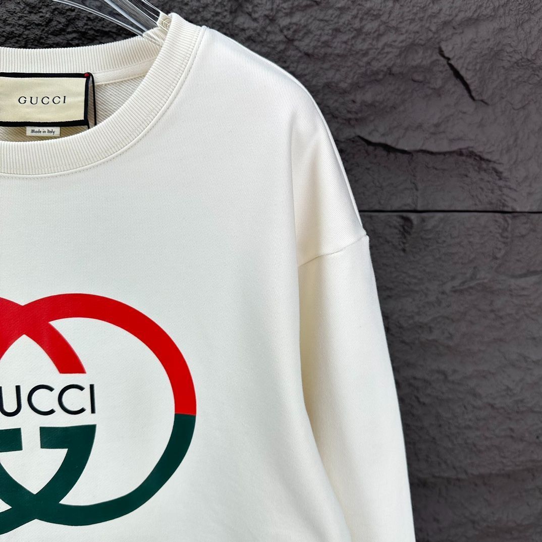 ニューシーズン グッチ ロゴ プリント クルーネック T シャツ 本日限定特価】GUCCI クルーネックTシャツ - 高品質コットンで