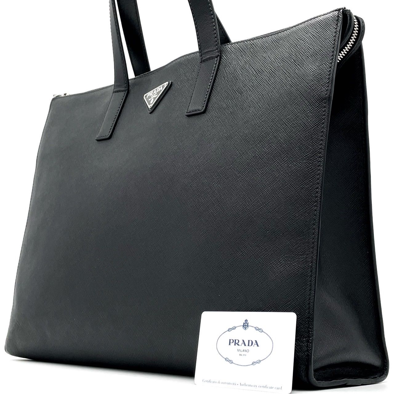 【極美品】プラダ ビジネスバッグ 三角ロゴ サフィアーノレザー メンズ ブラック 美品】プラダ サフィアーノ 三角ロゴ ビジネス ハンドバッグ 黒 775
