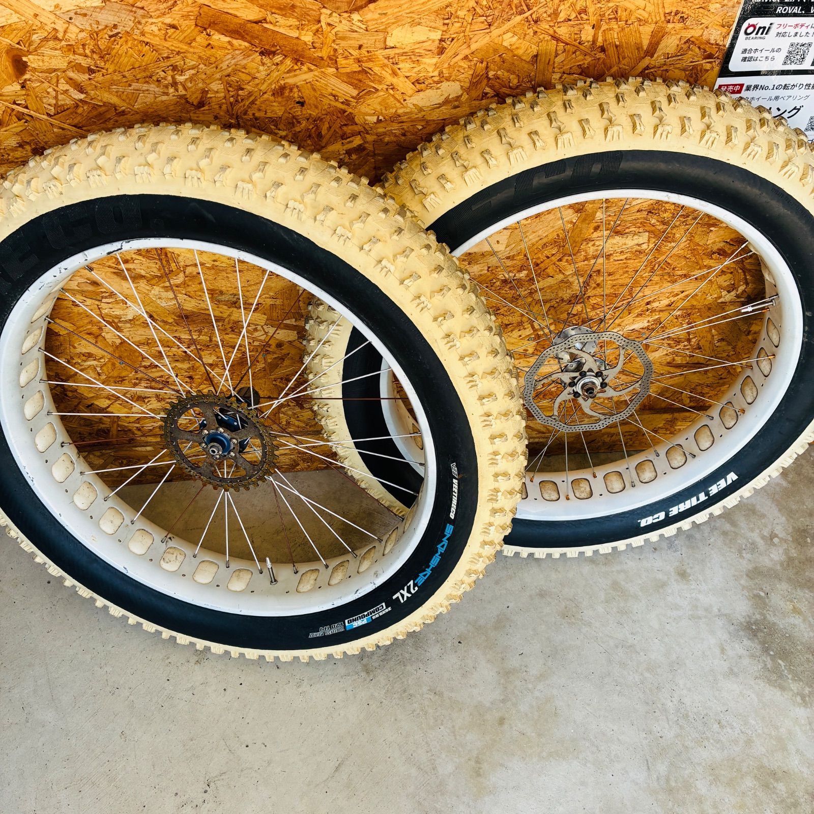 品 SURLY ファットバイク 手組み アルミ ホイール クリンチャー VEE TIRE CO 26×50.5 シマノ 10sフリー 前後 MOONLANDER サーリー