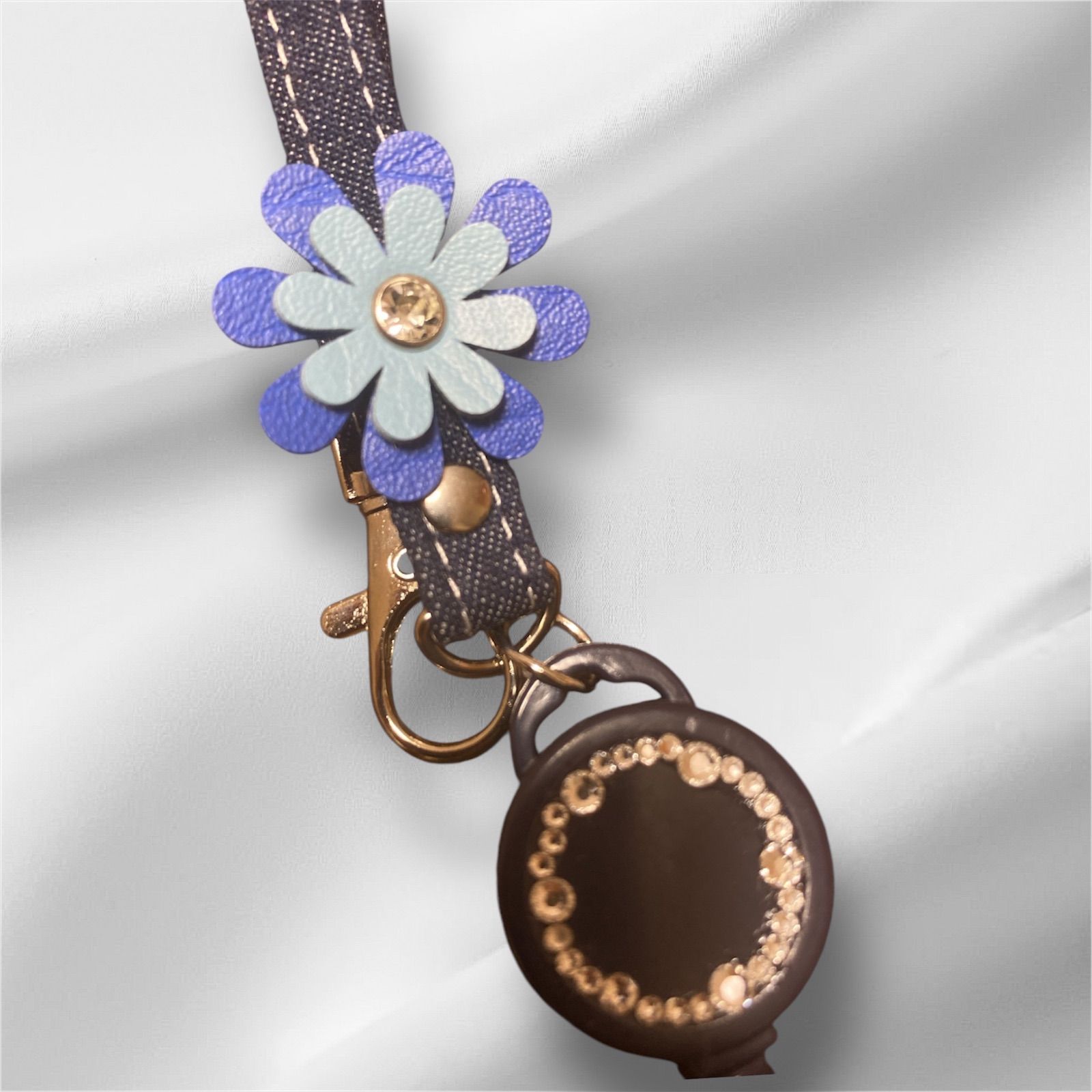 H様•*¨*•.¸♬︎ハンドメイドスワロフスキーキーホルダー6点 お花リールキーホルダー 合皮フラワー ハンドメイド ライン