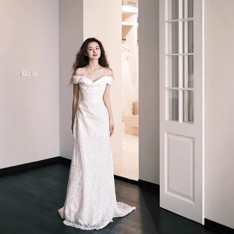 ニューオフショルダー 軽量ウェディングドレス フレンチレース スモールトレイン 新婦 結婚式 外出用 シンプルでおしゃれなウェディングドレス​