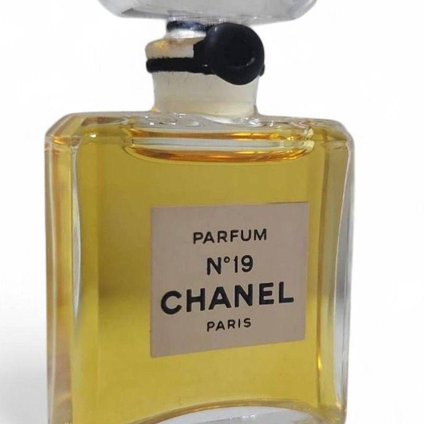 シャネルN°19 パルファム　14ml 未使用品 CHANEL シャネルNo.19 PARFUM 14ml 未使用 - メルカリ