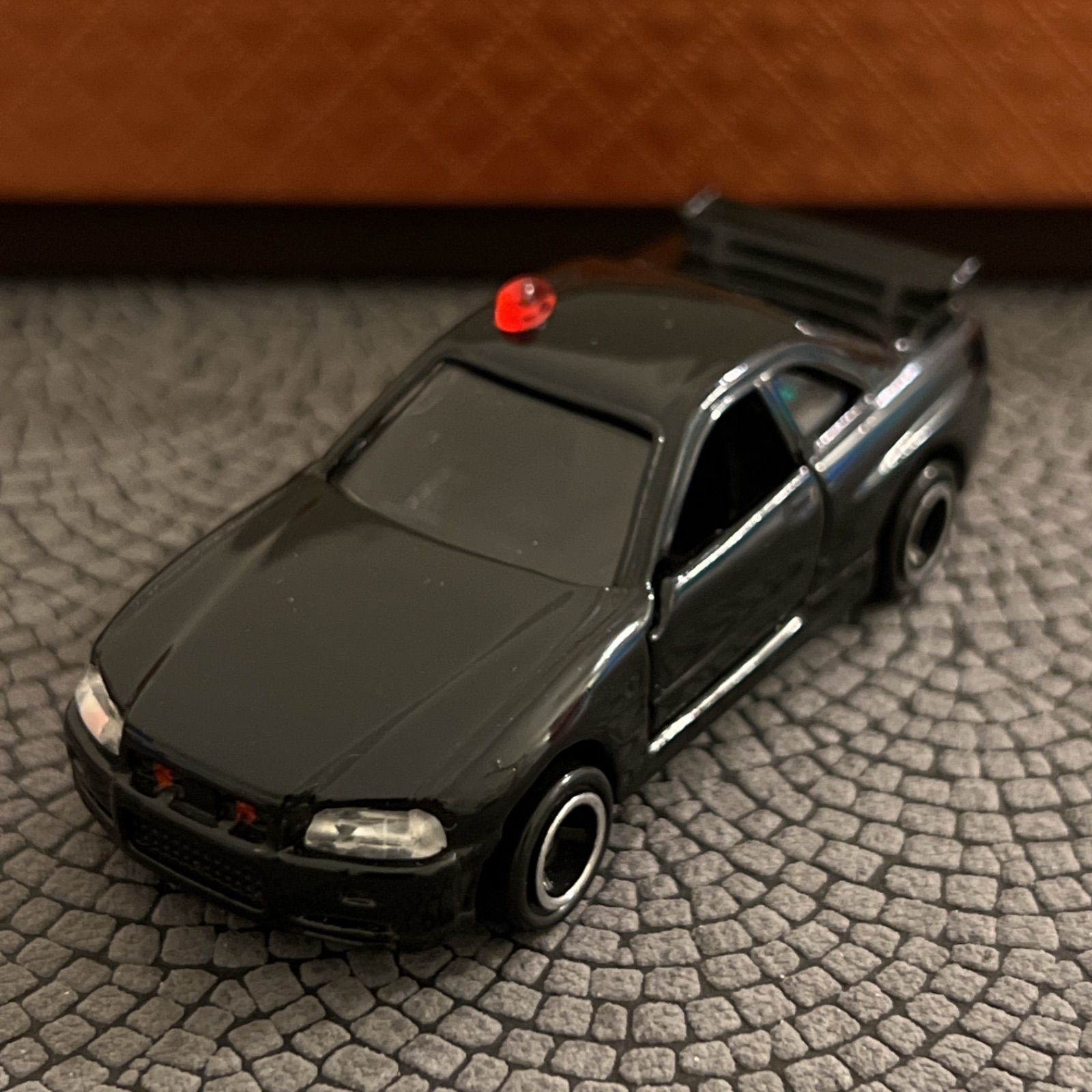 美品】トミカ R34 GT-R スカイライン 覆面パトカー アピタ