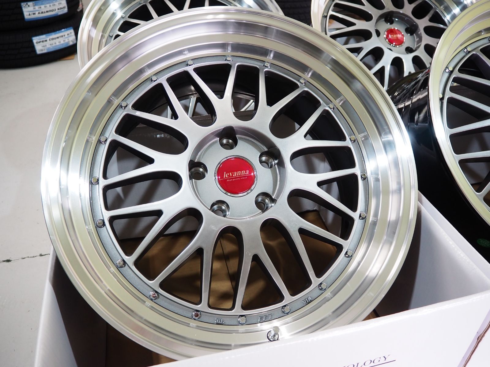 深リム 19inch 5H114.3 カスタムサイズ 人気のメッシュ メッシュ 9.5J+ 