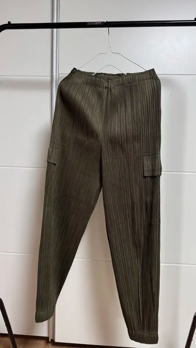 プリーツプリーズ カーゴパンツ オリーブ size3