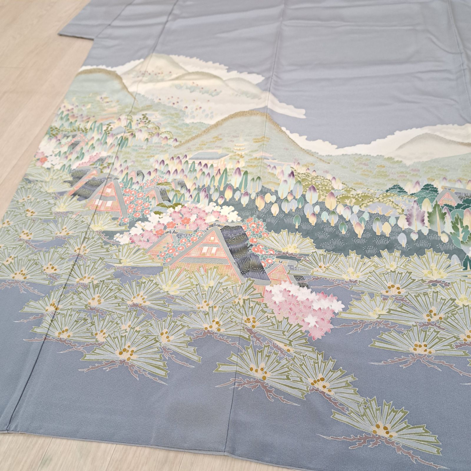 グレー地に山里の風景 ほ19E07