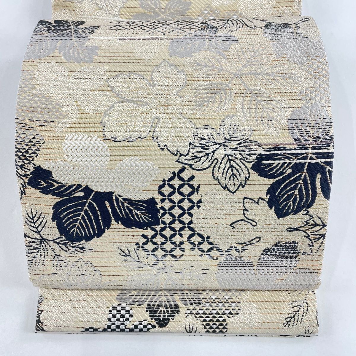 A14 新品未使用　袋帯　美品全通多彩金糸上質上品 袋帯 美品 名品 葉柄 菱 金糸 ベージュ 全通 正絹 【中古