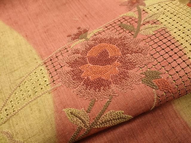 平和屋着物●訪問着　紬地　中国三大刺繍　汕頭刺繍　スワトウ刺繍　相良刺繍　草花文　黒地　正絹　逸品　AAAU8282zg 平和屋着物○訪問着 紬地 中国三大刺繍 汕頭刺繍 スワトウ刺繍