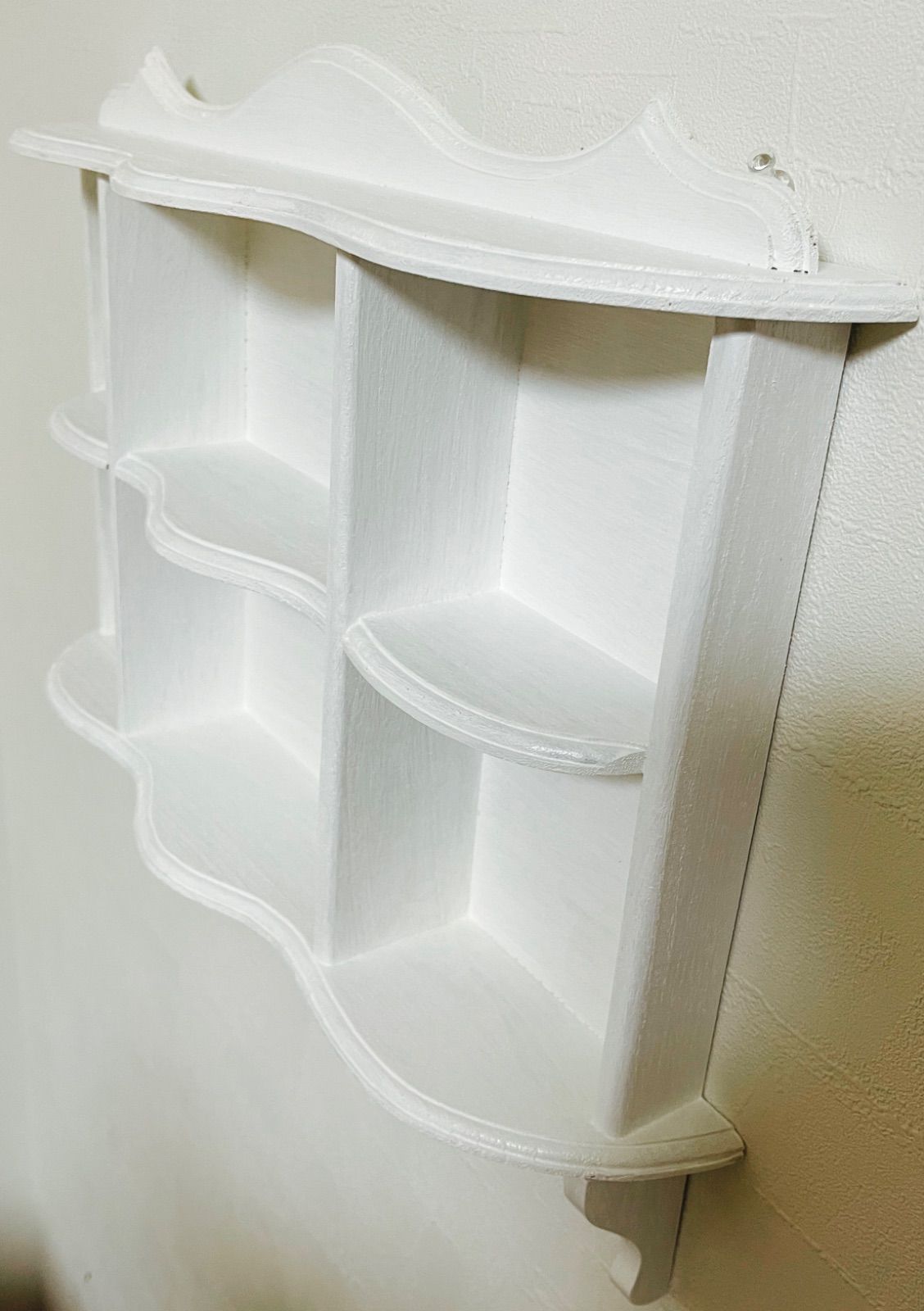 シャビーシックな壁掛けシェルフ ハンドメイド収納ラック