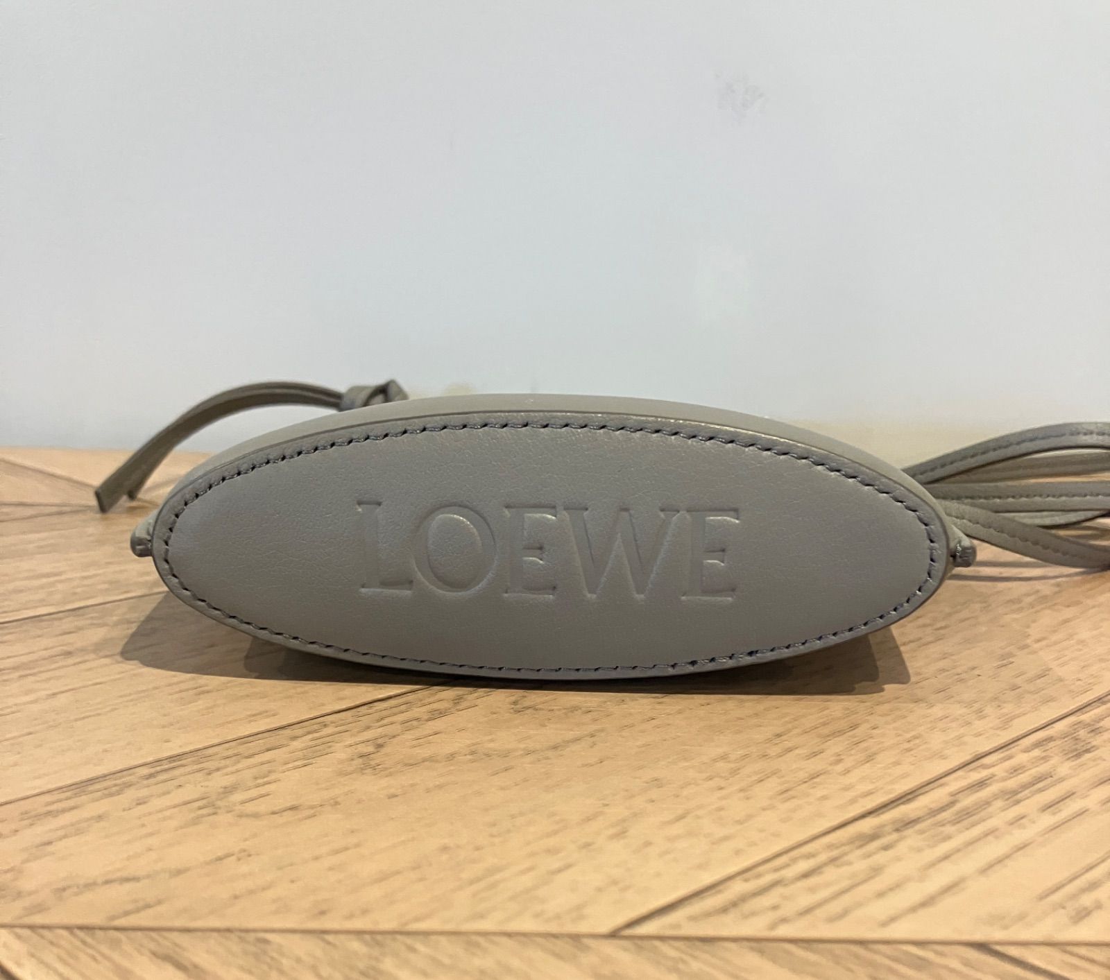 ITJHNXH6EAG8】LOEWE ロエベ ダイスポケット クラシックカーフ レザー