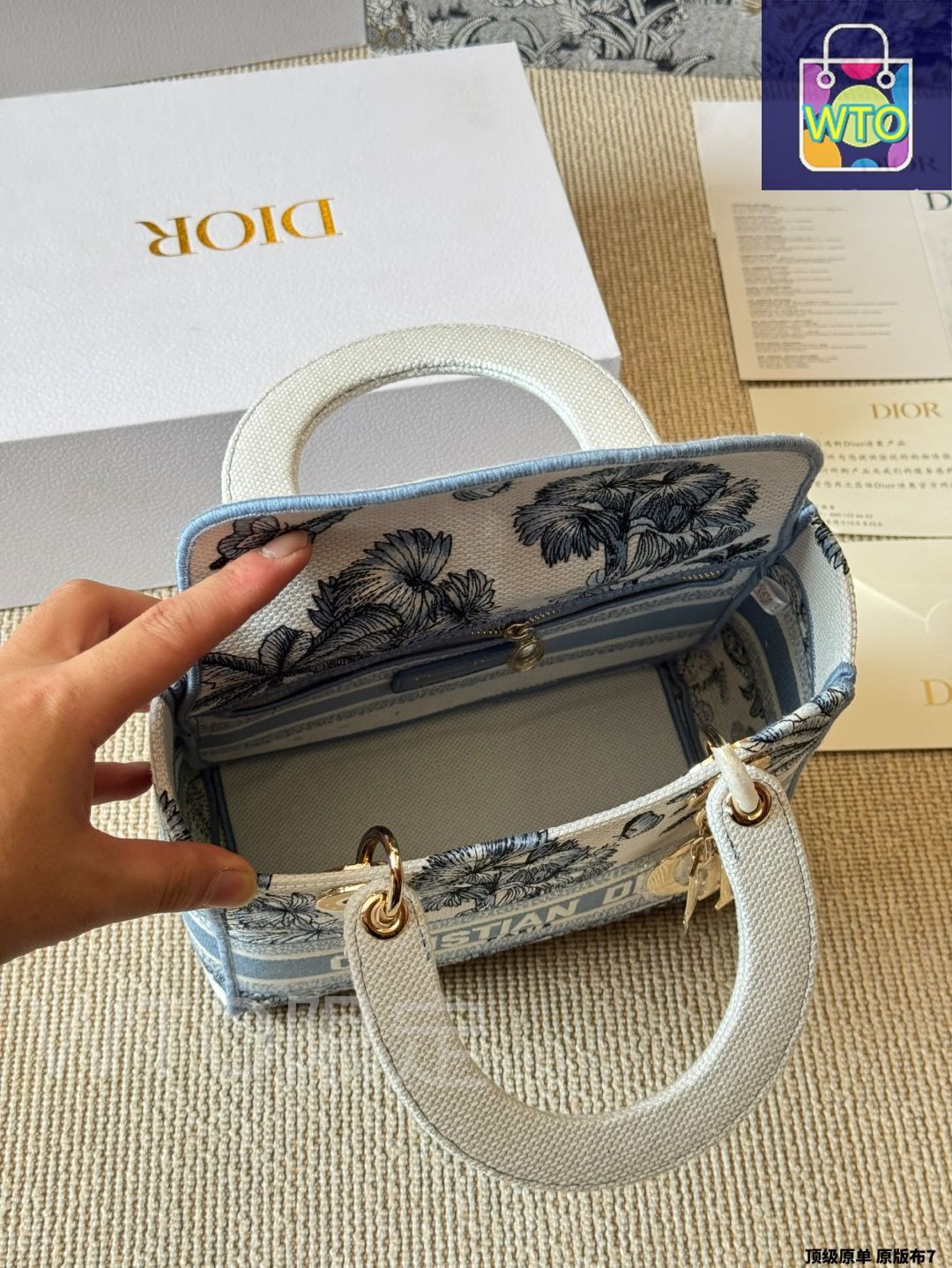 今日特価】Dior ディオール レディーD-Lite刺繍バッグ 立体感の
