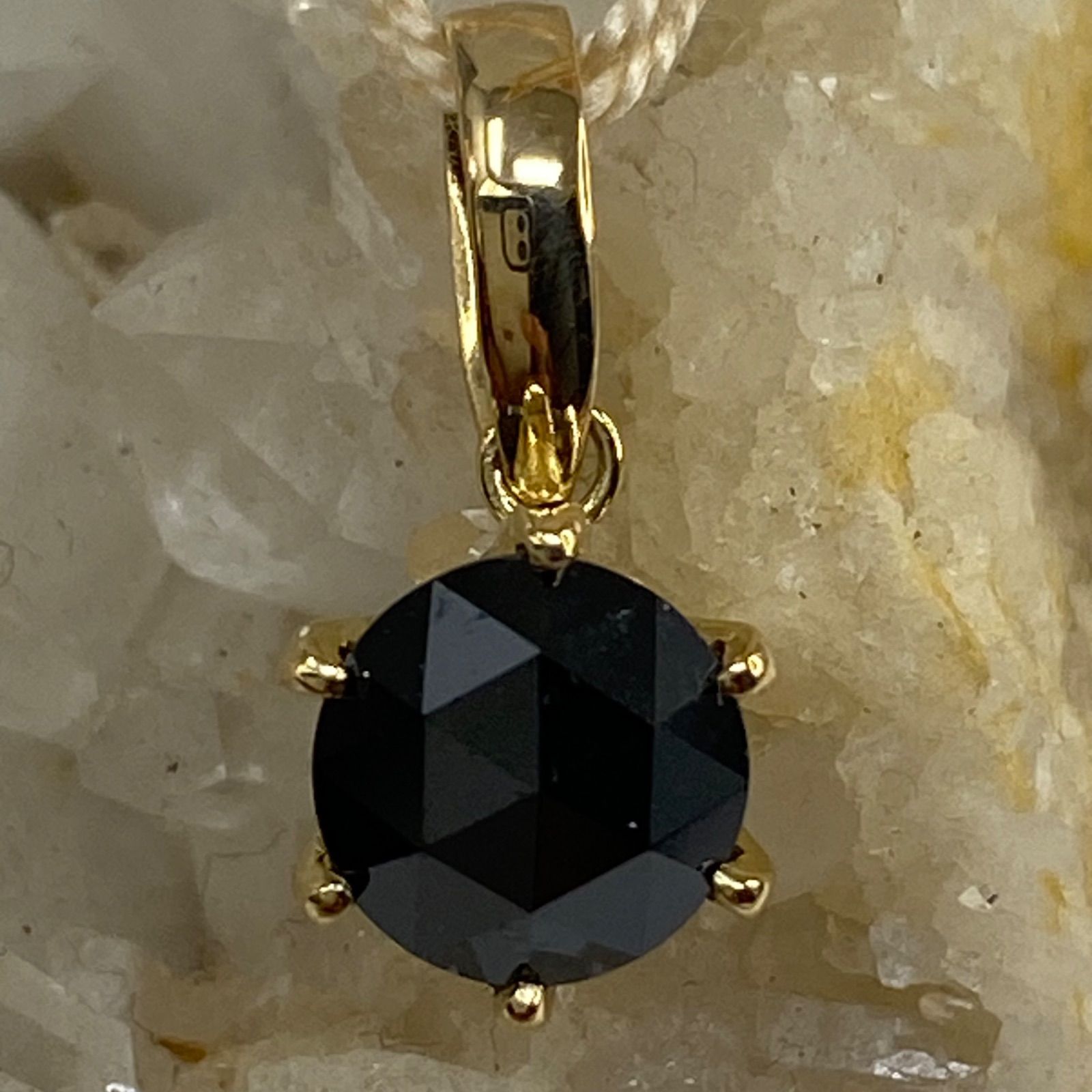 k18YG AU750 18金 ブラックダイヤモンド 0.7ct - メルカリ k18YG AU750 18金 ブラックダイヤモンド 0.7ct - メルカリ