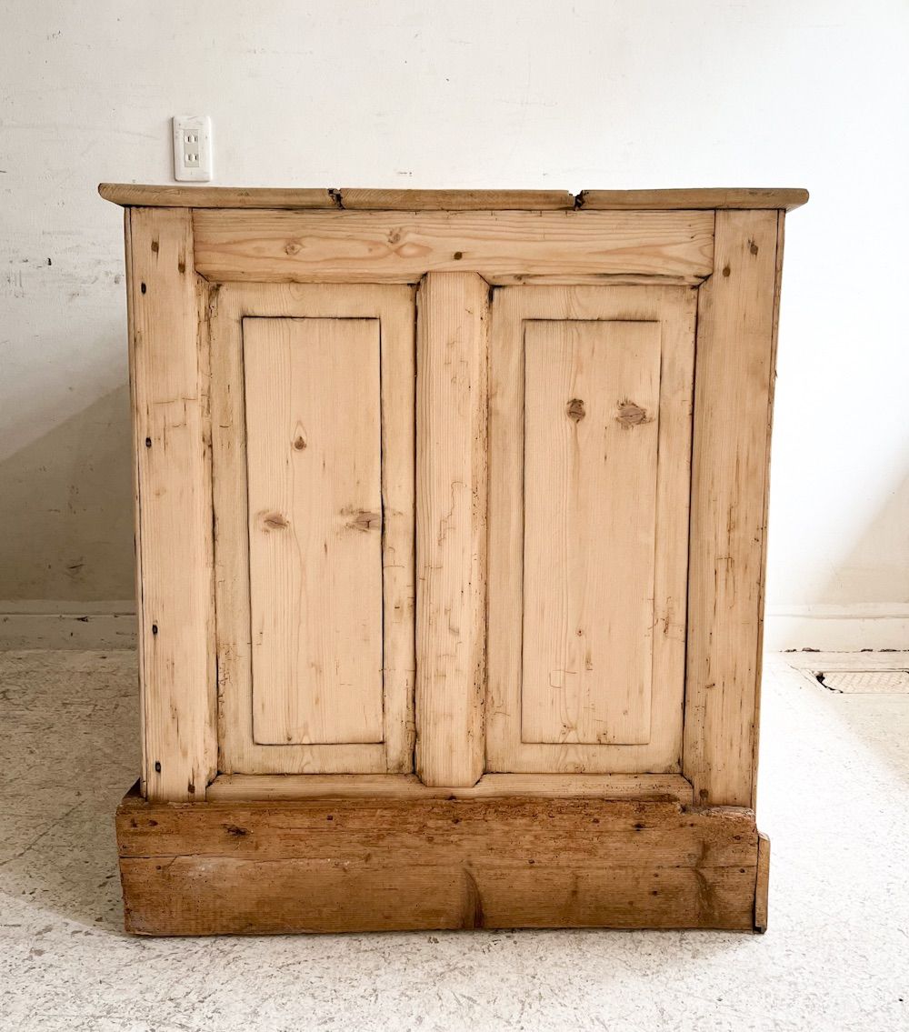 マニー グランシュマン 木製アンティーク風キャビネット ガラス2枚扉 引き出し6 マニー グランシュマン 木製アンティーク風キャビネット ガラス2枚扉