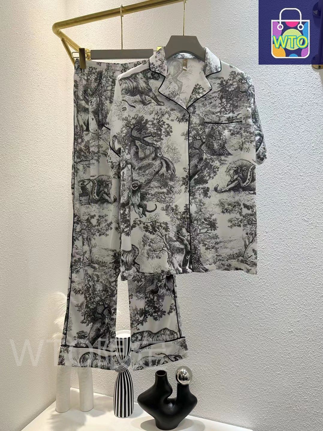 ディオール　パジャマ　M これは DIOR（ディオール）の女性用パジャマで、家居服としても