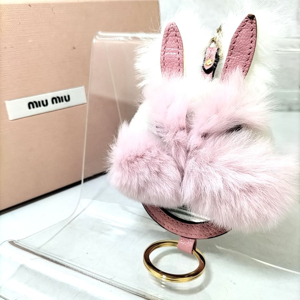 正規品 美品 ミュウミュウ ファー チャーム バッグ ラビット 【N14544】 遊び心あふれるミュウミュウの新作チャームで、いつものバッグを