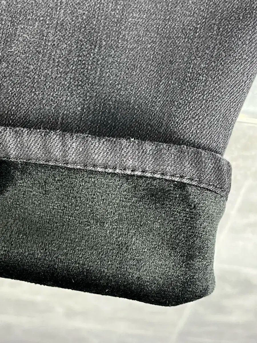 28 BURBERRY バーバリー 黒 スキニー 裏起毛 デニム パンツ DECORATOM_COM_BR