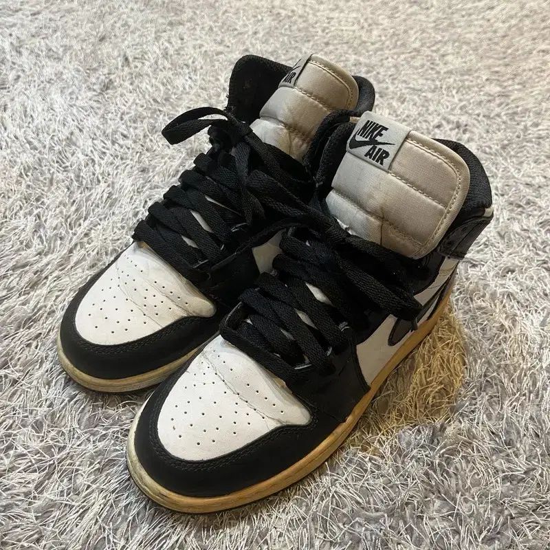 NIKE(ナイキ) ジョーダン 1 レトロ ハイ OG スニーカーズ スニーカー 230 G03620