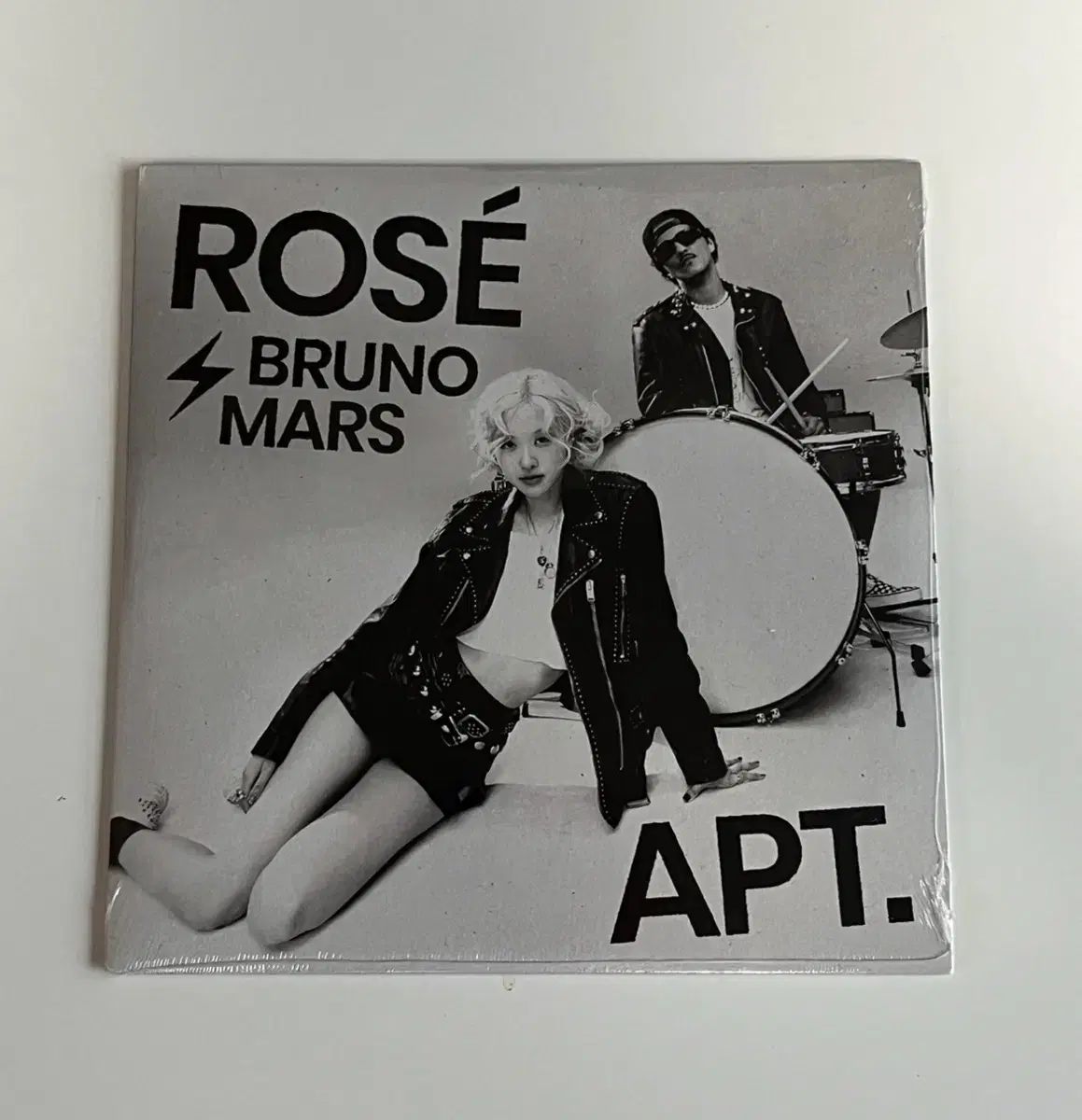 ロゼ(ROSE) ブルーノ・マーズ APT 7 インチ ホワイド LP 未開封