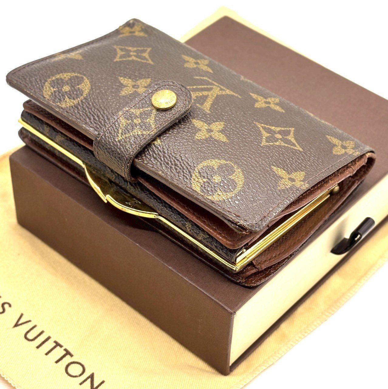 定番で長く愛せる LOUIS VUITTON ルイヴィトン 二つ折り財布 モノグラム がま口 ポルトフォイユ ヴィエノワ M61674 ブラウン