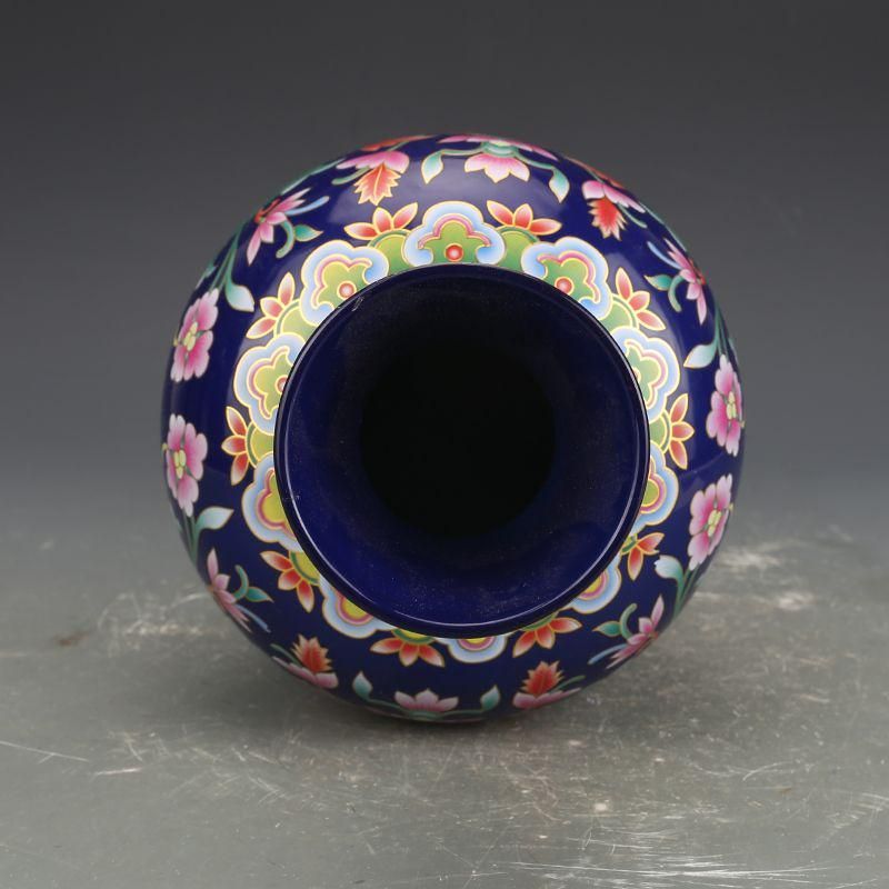 大清乾隆藍地琺瑯彩纏枝紋花瓶 景徳鎮 陶磁器 装飾品 現代工芸品 美術品 置物 大清乾隆藍地琺瑯彩纏枝紋花瓶 景徳鎮 陶磁器 装飾品 現代工芸品
