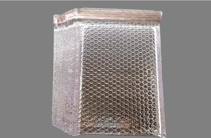 クッション封筒 シルバー 200枚セット 防水 封かんテープ付き エアクッション付き クッション袋 梱包材 オシャレ お洒落 防水 エアーキャップ エアクッション 気泡緩衝材 包装用品